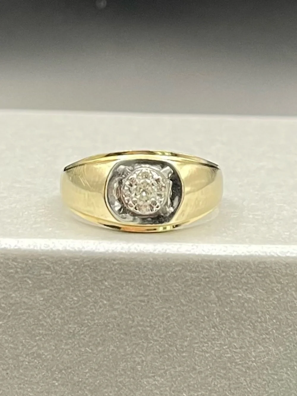 Men’s vintage 1991 14K yellow gold diamond cluster ring